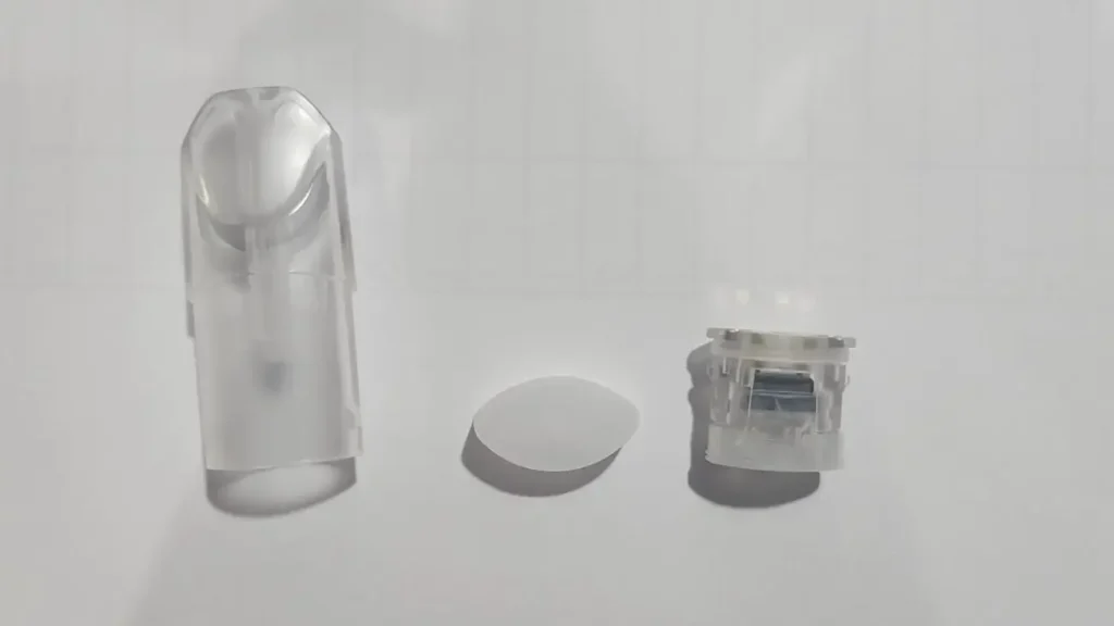 霧化芯拆解組件展示，包含發熱體隔絕層與透明吸嘴結構分析。